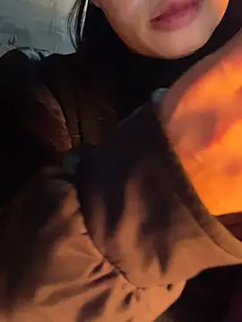 Snapshot of Laura8910 chatting on January 21, 2025, 1:00 pm Laura8910 online show from January 21, 2025, 1:00 pm