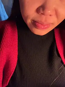 Snapshot of Laura8910 chatting on January 19, 2025, 12:06 pm Laura8910 online show from January 19, 2025, 12:06 pm