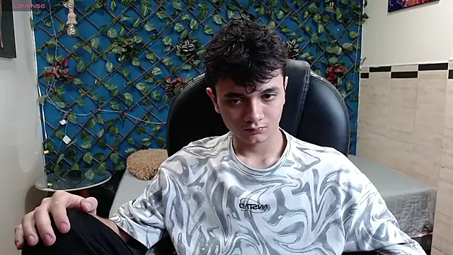 Snapshot of Waturox chatting on October 10, 2025, 7:04 pm Waturox online show from October 10, 2025, 7:04 pm