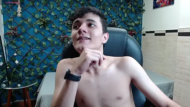 Snapshot of Waturox chatting on October 11, 2025, 7:04 pm Waturox online show from October 11, 2025, 7:04 pm