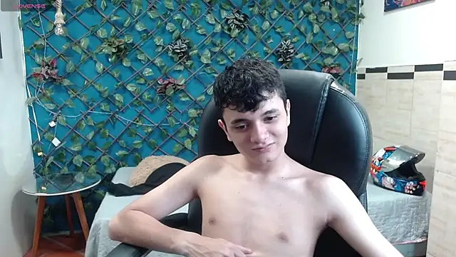 Snapshot of Waturox chatting on October 7, 2025, 7:59 pm Waturox online show from October 7, 2025, 7:59 pm