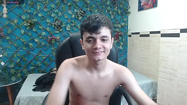 Snapshot of Waturox chatting on October 2, 2025, 7:06 pm Waturox online show from October 2, 2025, 7:06 pm