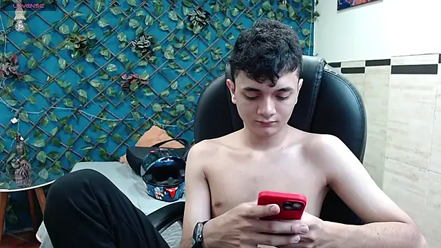 Snapshot of Waturox chatting on September 19, 2025, 7:40 pm Waturox online show from September 19, 2025, 7:40 pm