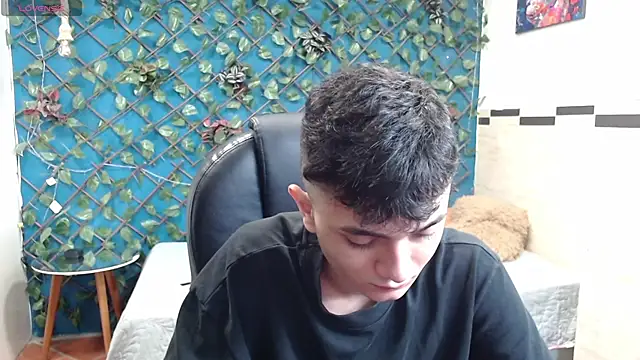 Snapshot of Waturox chatting on October 21, 2025, 7:13 pm Waturox online show from October 21, 2025, 7:13 pm