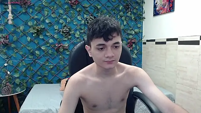 Snapshot of Waturox chatting on September 18, 2025, 7:28 pm Waturox online show from September 18, 2025, 7:28 pm