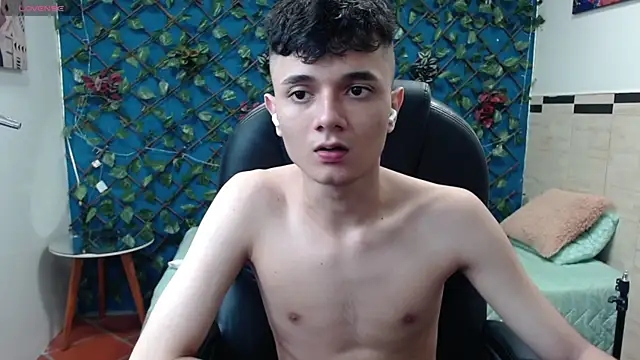 Waturox online show from February 17, 2025, 7:33 pm