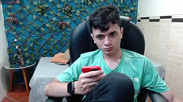 Snapshot of Waturox chatting on September 22, 2025, 7:53 pm Waturox online show from September 22, 2025, 7:53 pm