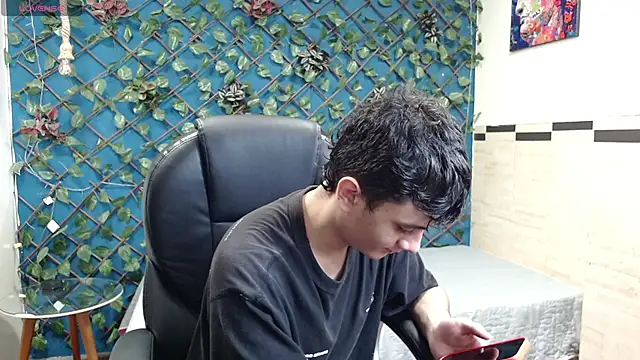 Snapshot of Waturox chatting on October 14, 2025, 7:36 pm Waturox online show from October 14, 2025, 7:36 pm