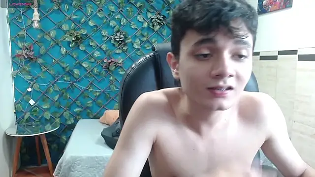 Snapshot of Waturox chatting on October 17, 2025, 7:37 pm Waturox online show from October 17, 2025, 7:37 pm