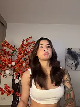 VictoriaHiill online show from February 22, 2026, 6:42 pm