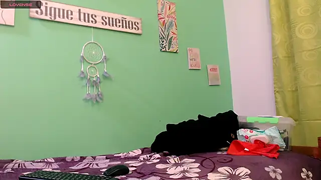 Snapshot of alisontitsmilk19 chatting on October 28, 2025, 1:17 am alisontitsmilk19 online show from October 28, 2025, 1:17 am