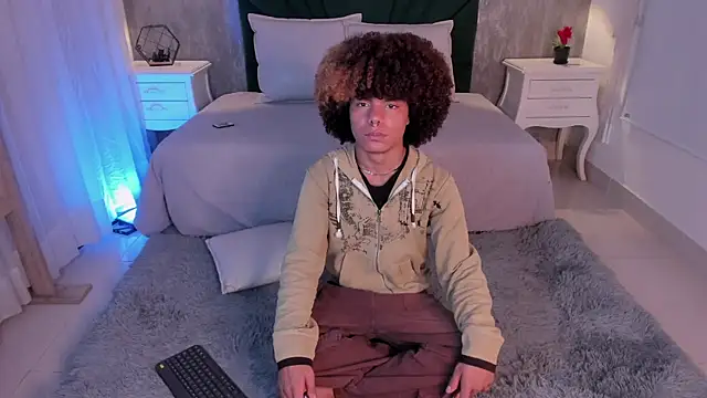 Alexiis Etereo online show from April 13, 2026, 7:40 pm