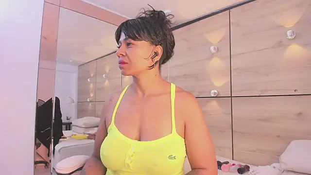 Snapshot of martina_touss chatting on October 29, 2025, 11:42 am martina touss online show from October 29, 2025, 11:42 am