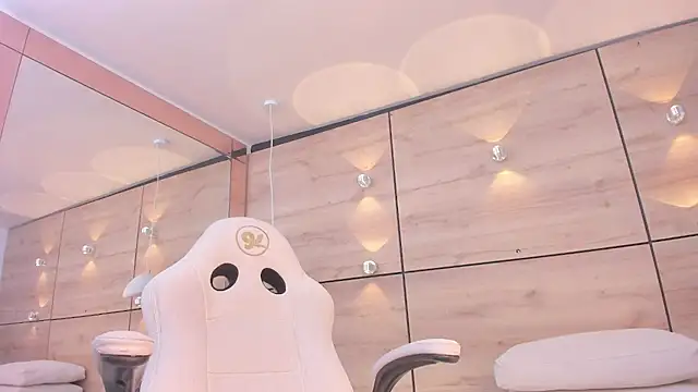 Snapshot of martina_touss chatting on October 14, 2025, 11:55 am martina touss online show from October 14, 2025, 11:55 am