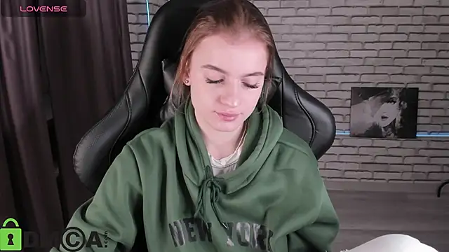 Stacey Brown online show from December 21, 2025, 1:19 am