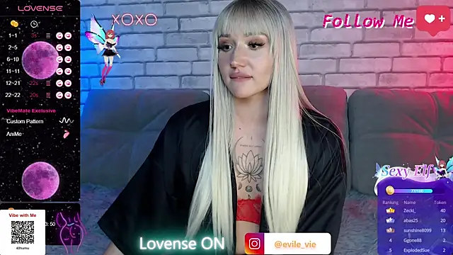 Snapshot of Eva_Evile chatting on March 5, 2025, 8:10 pm Eva Evile online show from March 5, 2025, 8:10 pm