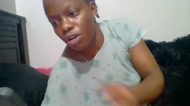 Snapshot of Petite_254 chatting on October 7, 2025, 8:15 am Petite 254 online show from October 7, 2025, 8:15 am