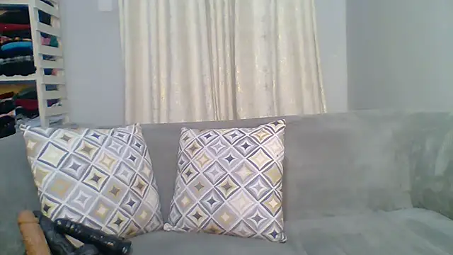 Petite 254 online show from April 15, 2026, 1:11 am