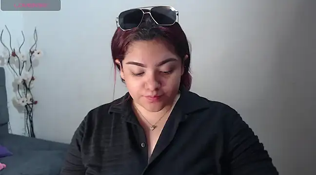KathyGonzalez online show from February 12, 2025, 12:33 pm