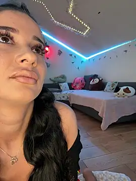SelenaBee online show from June 5, 2026, 8:09 am