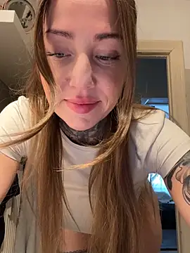 Snapshot of ElenaHaze chatting on October 2, 2025, 7:23 am ElenaHaze online show from October 2, 2025, 7:23 am