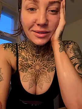 Snapshot of ElenaHaze chatting on November 7, 2025, 6:07 am ElenaHaze online show from November 7, 2025, 6:07 am