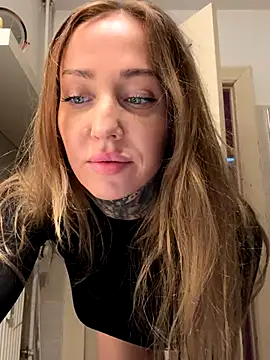 Snapshot of ElenaHaze chatting on October 31, 2025, 7:16 am ElenaHaze online show from October 31, 2025, 7:16 am