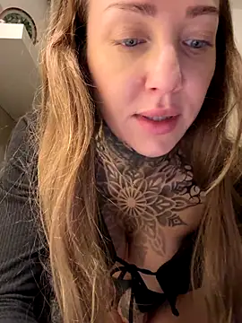 Snapshot of ElenaHaze chatting on November 9, 2025, 9:13 am ElenaHaze online show from November 9, 2025, 9:13 am