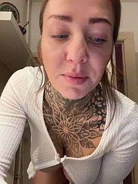 Snapshot of ElenaHaze chatting on November 10, 2025, 6:07 am ElenaHaze online show from November 10, 2025, 6:07 am