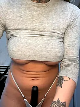 Snapshot of ElenaHaze chatting on October 13, 2025, 5:53 am ElenaHaze online show from October 13, 2025, 5:53 am