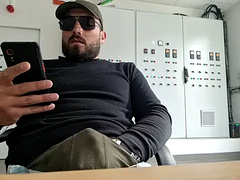 Snapshot of Leonormaldick chatting on March 2, 2026, 2:13 pm Leonormaldick online show from March 2, 2026, 2:13 pm