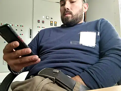 Snapshot of Leonormaldick chatting on November 12, 2025, 11:14 am Leonormaldick online show from November 12, 2025, 11:14 am