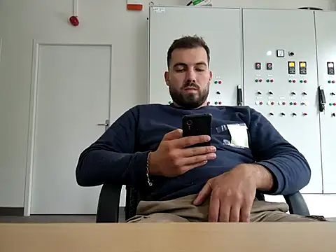 Snapshot of Leonormaldick chatting on October 30, 2025, 2:14 pm Leonormaldick online show from October 30, 2025, 2:14 pm