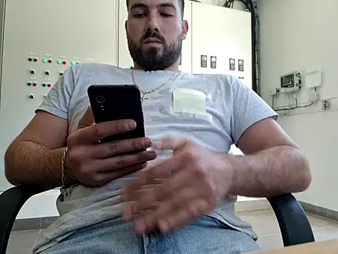 Snapshot of Leonormaldick chatting on November 4, 2025, 10:41 am Leonormaldick online show from November 4, 2025, 10:41 am