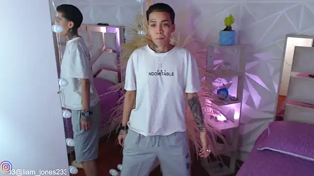 Jonesliam23 online show from September 15, 2025, 6:52 pm