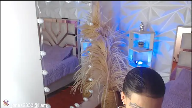 Jonesliam23 online show from October 17, 2025, 7:26 pm