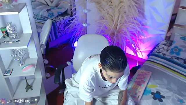 Jonesliam23 online show from March 17, 2026, 7:28 pm