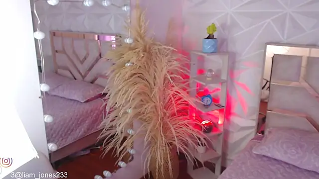 Jonesliam23 online show from September 13, 2025, 6:52 pm