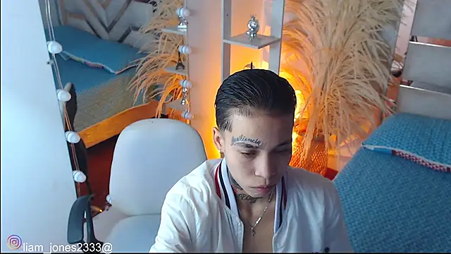 Jonesliam23 online show from November 21, 2025, 7:24 pm