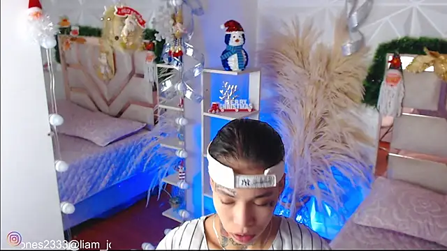 Jonesliam23 online show from December 5, 2025, 7:23 pm