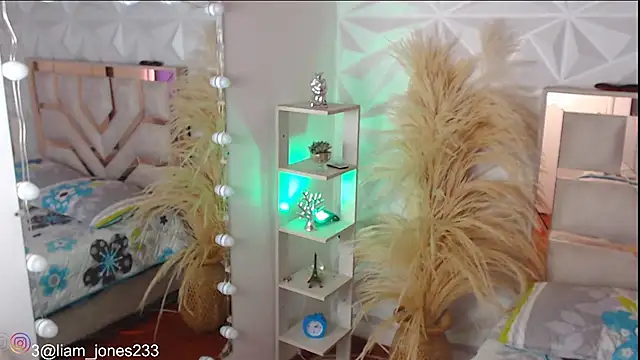 Jonesliam23 online show from November 3, 2025, 7:39 pm