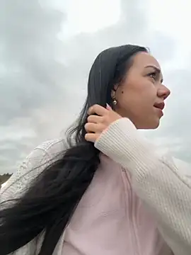 Snapshot of Vanesskaa chatting on October 9, 2025, 5:02 pm Vanesskaa online show from October 9, 2025, 5:02 pm