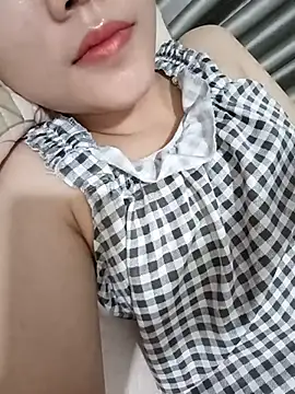  Attractivegirl33 online show from October 8, 2025, 4:40 pm