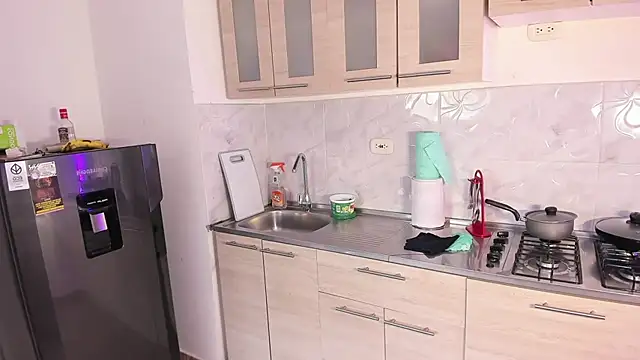 Snapshot of rose_scottt chatting on March 1, 2026, 9:04 pm rose scottt online show from March 1, 2026, 9:04 pm