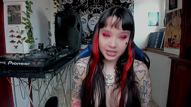 Demongirl6666 online show from February 12, 2025, 4:44 pm