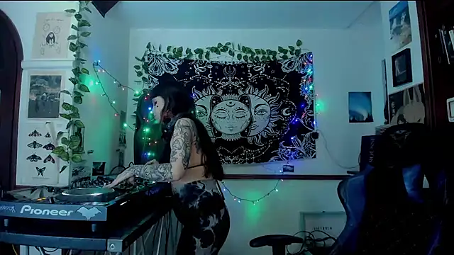 Demongirl6666 online show from February 22, 2025, 3:01 am