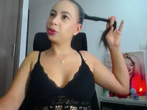 Shantalhotx69 online show from February 12, 2025, 12:01 pm