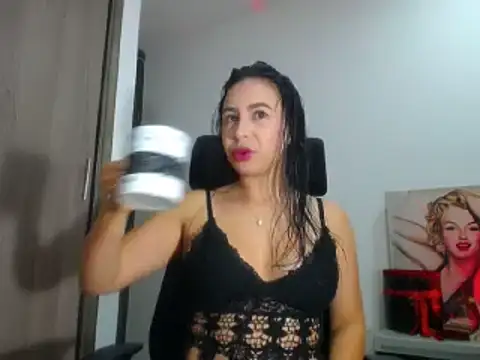 Shantalhotx69 online show from February 13, 2025, 11:28 am