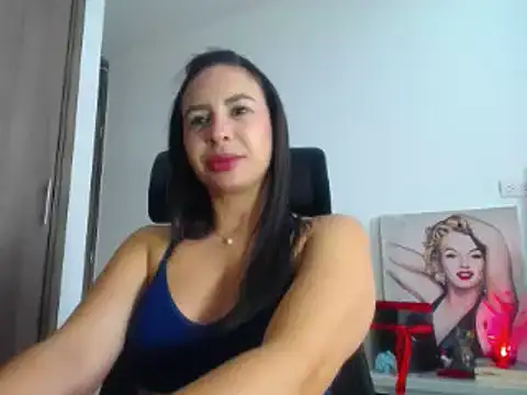 Shantalhotx69 online show from February 8, 2025, 3:31 pm