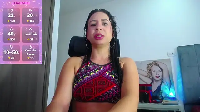 Shantalhotx69 online show from March 6, 2025, 12:09 pm